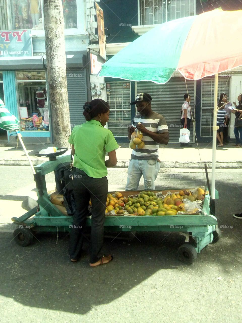 the day when I went to the market to get some fruits it was unbelievable the fruit was very fresh.