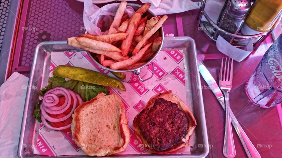 lunch pink pig🍔South Beach