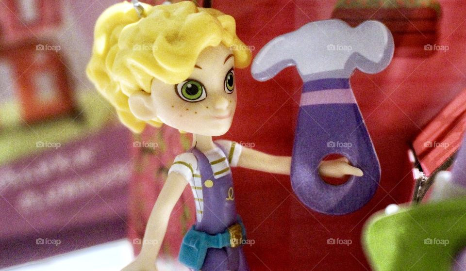 Goldie Blox Builds A Clubhouse 