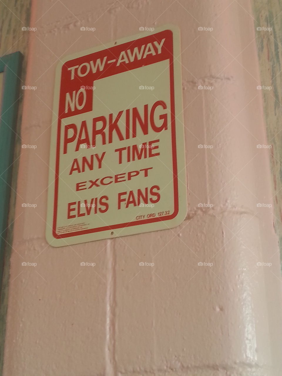 Elvis sign