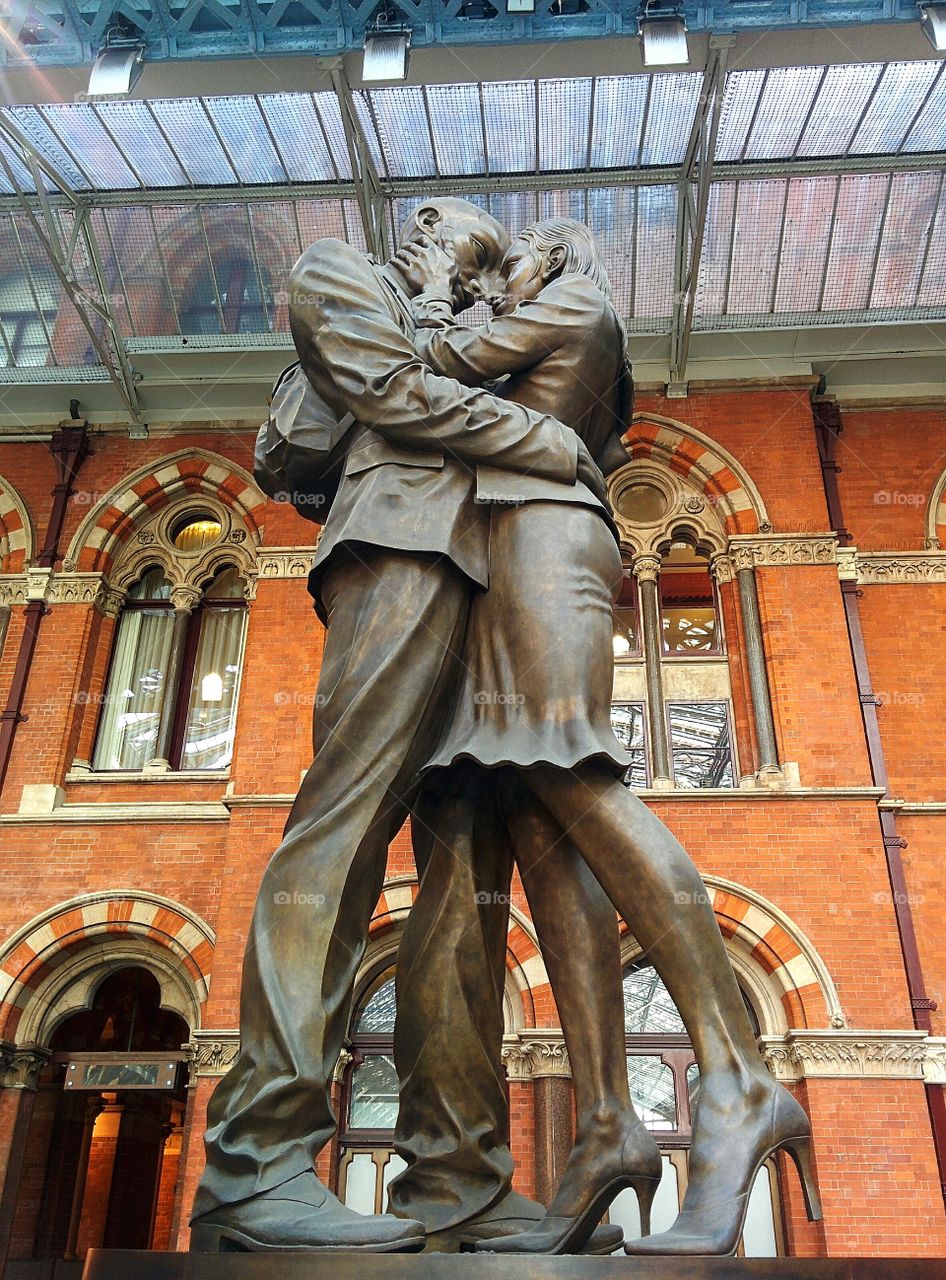 The Meeting Place statue sculpture, Paul Day, London