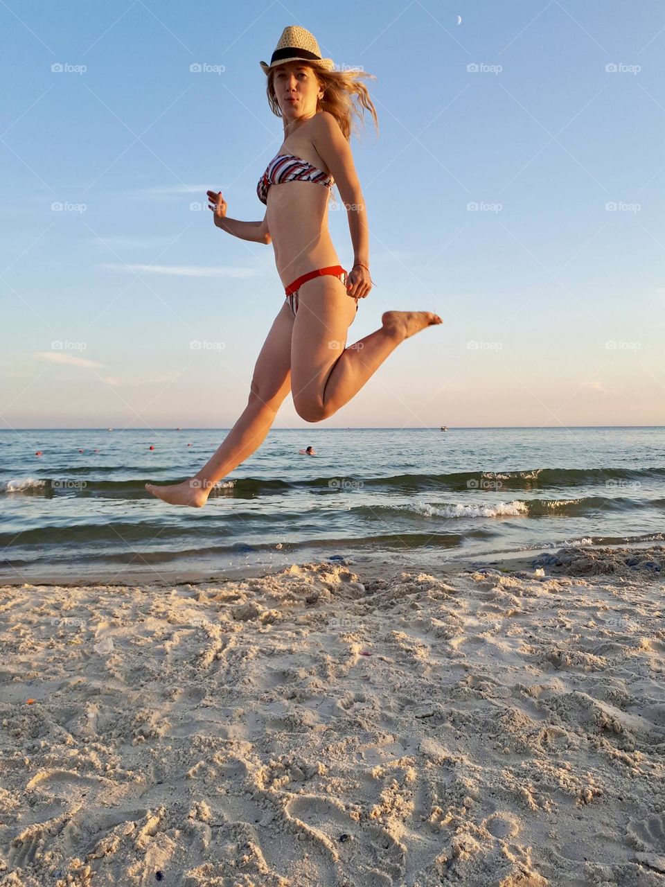 Woman jumps on the beach 