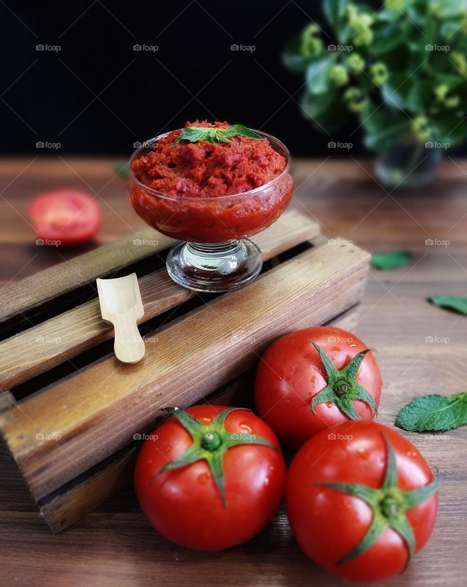 Tomatoes wink at you with pure red color. I picked them with love from the neighbor's garden for you, so that your days will be an offering of joy and vitality
Would you like taste some of my cooking paste to feel high for a moment from its pleasure?