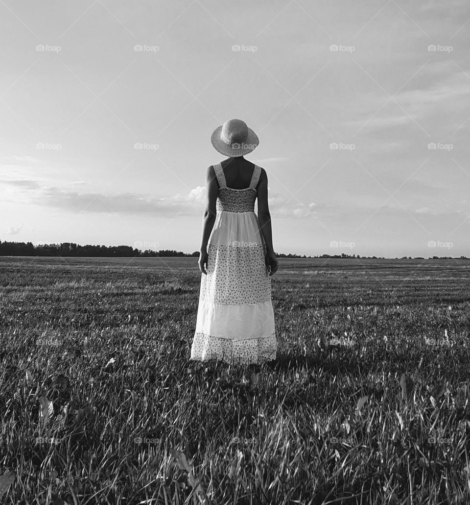 Morning walk in the field💚 Princess in the outside 👗👒Summer☀️Black and white🤍🖤