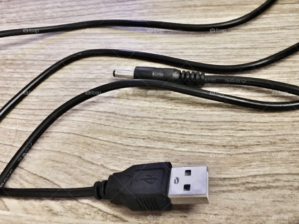 USB, Universal Serial Bus, cable, cables, cord, connection, power supply, connector, common, communication, office, wood grain, black, silver, plug, adapter, computer, connects, device, devices, auxiliary, sound, digital