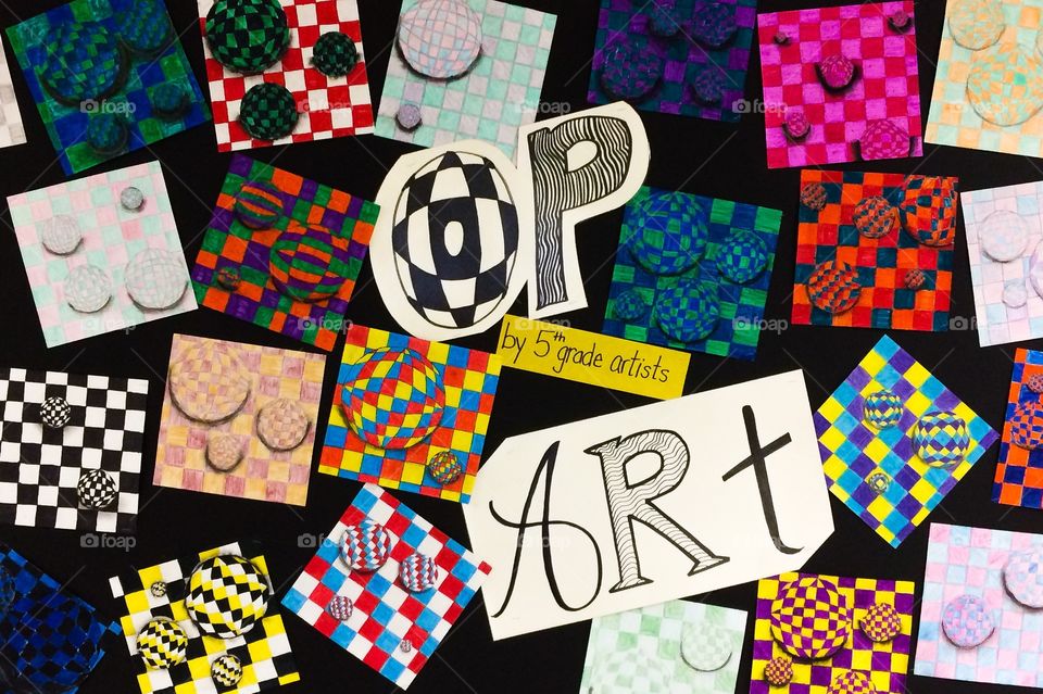 Colorful Optical illusion art by children with 3D spheres popping out!