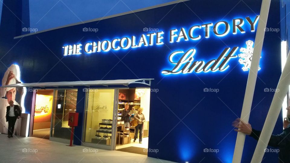 Lindt Factoring Store