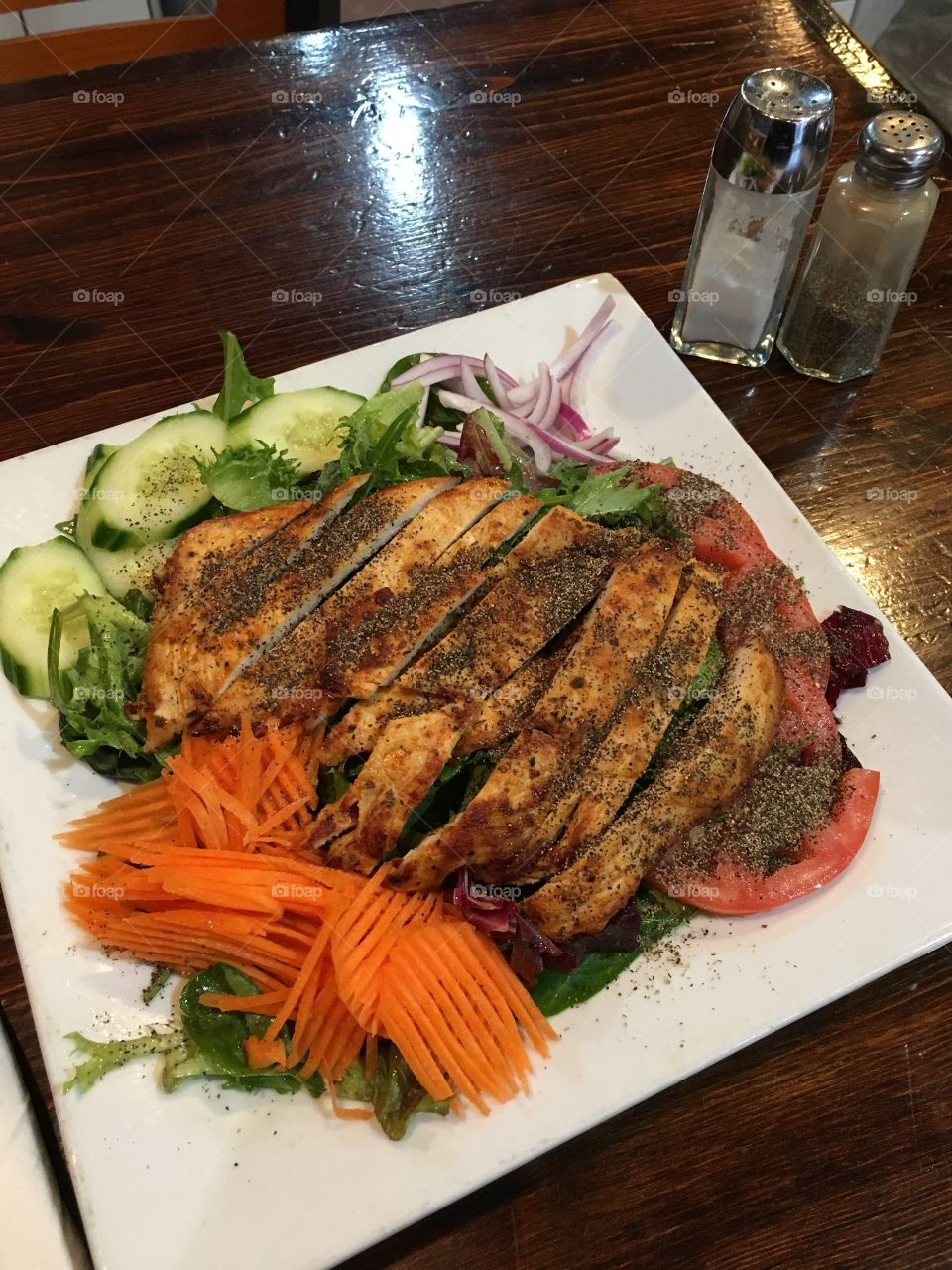 Grilled chicken salad 