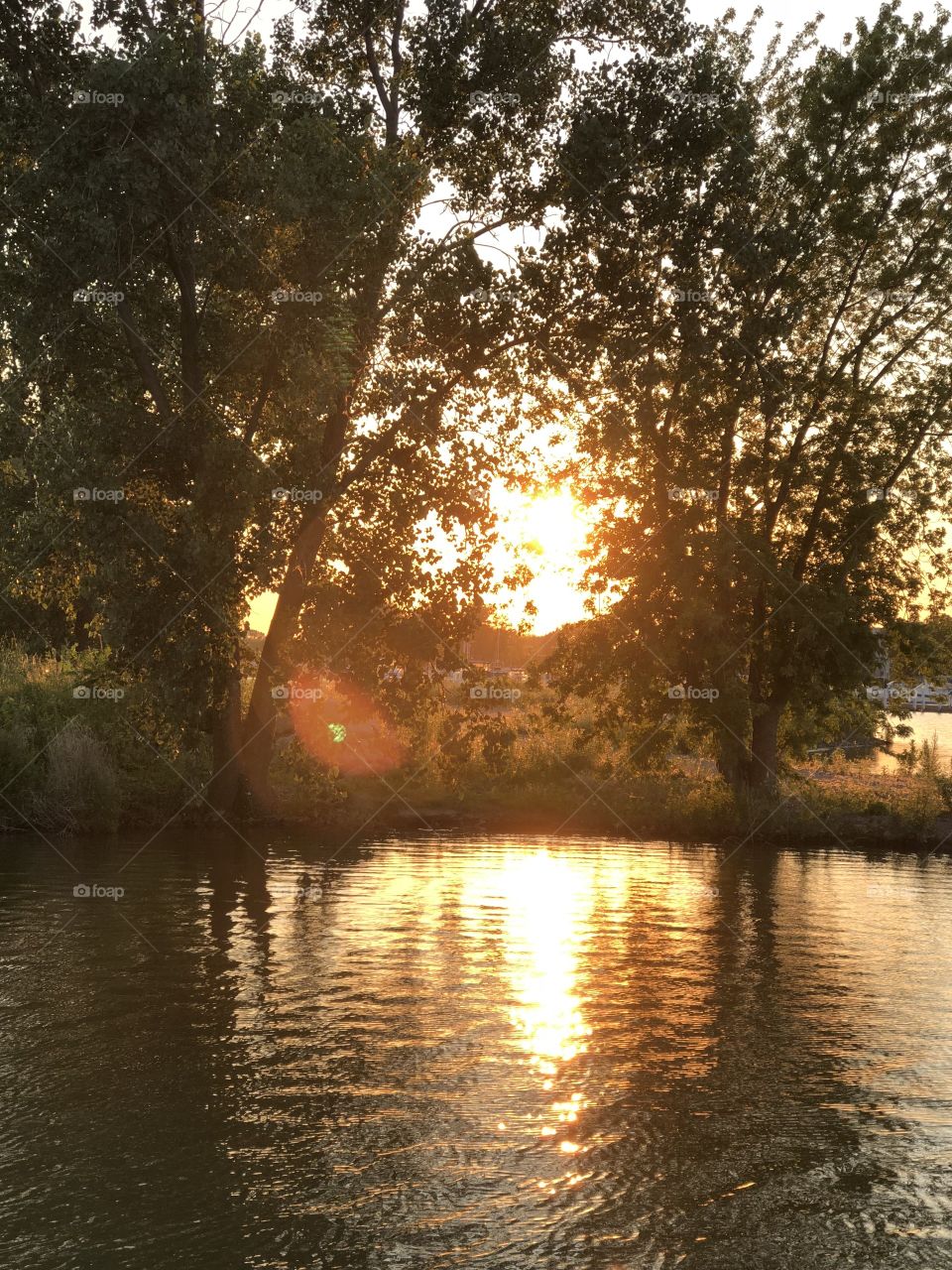 Sun set on the river 