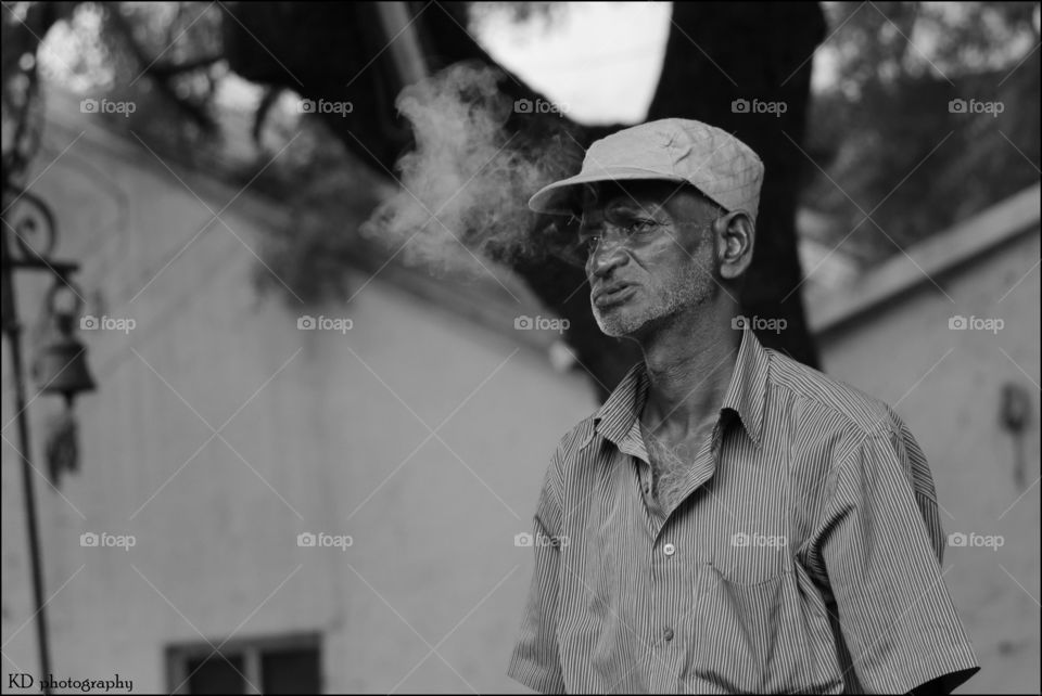 vaporising of his soul through the cigar smoke 🚬🚭 avoid tobacco for a better and healthy life 👨‍⚕️