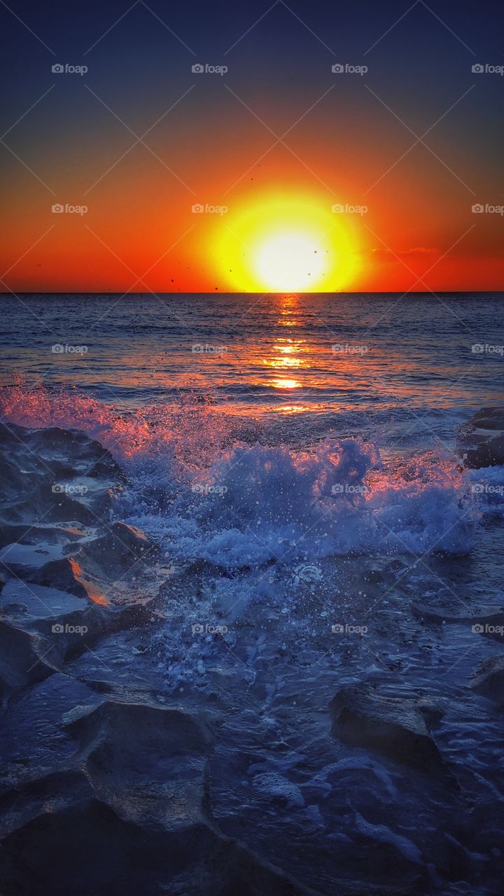 Scenics view of sun with dramatic sky