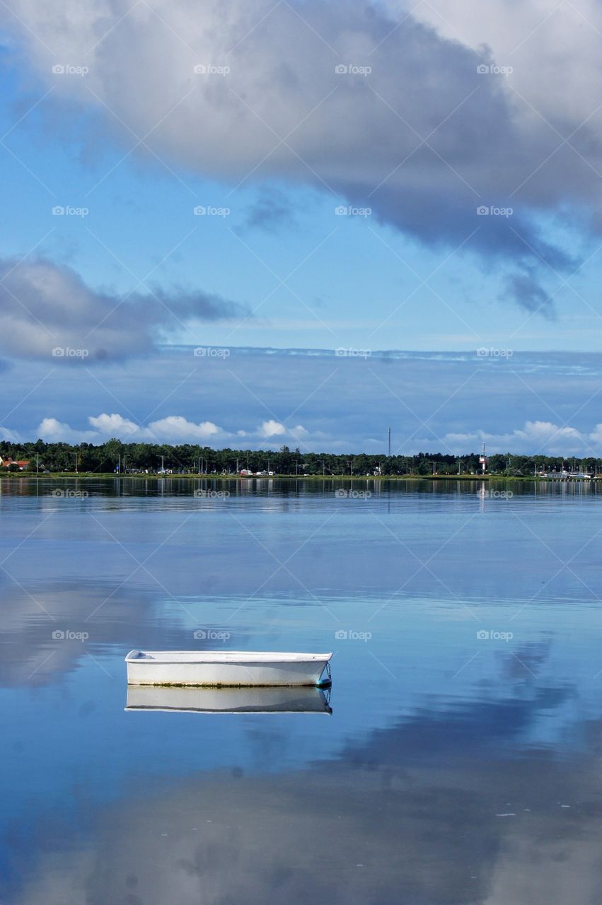 Boat in reflection 