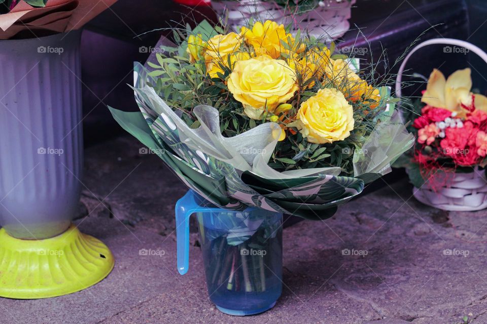 A bouquet of a yellow roses