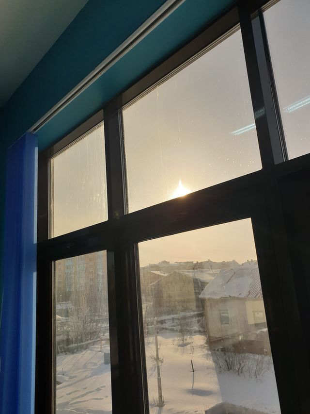 от солнца не скрыться