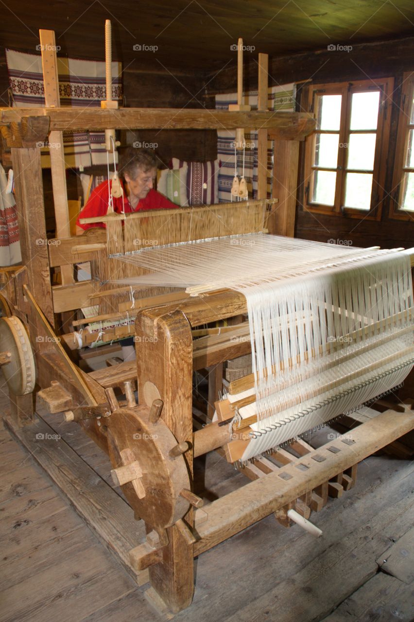 Old Lady wool weaving