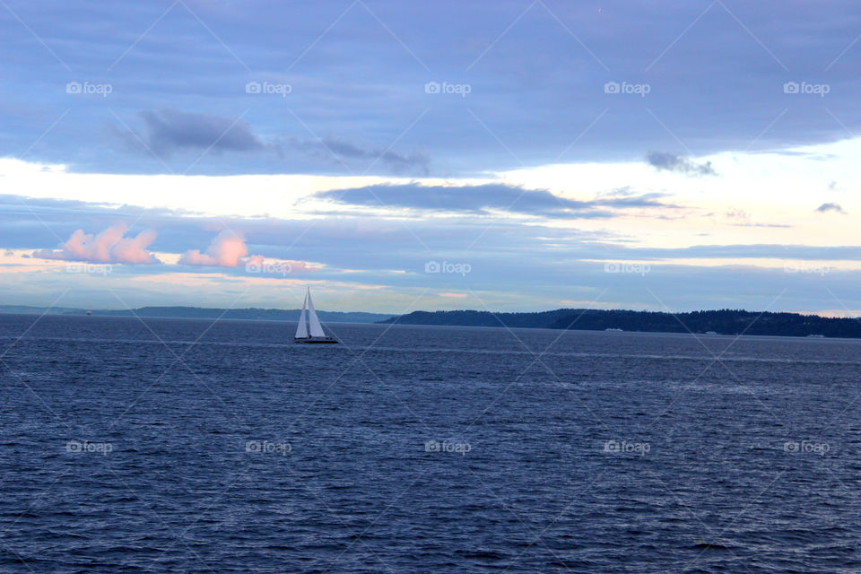 Sailing on the Puget Sound between Seattle and Bainbridge Island