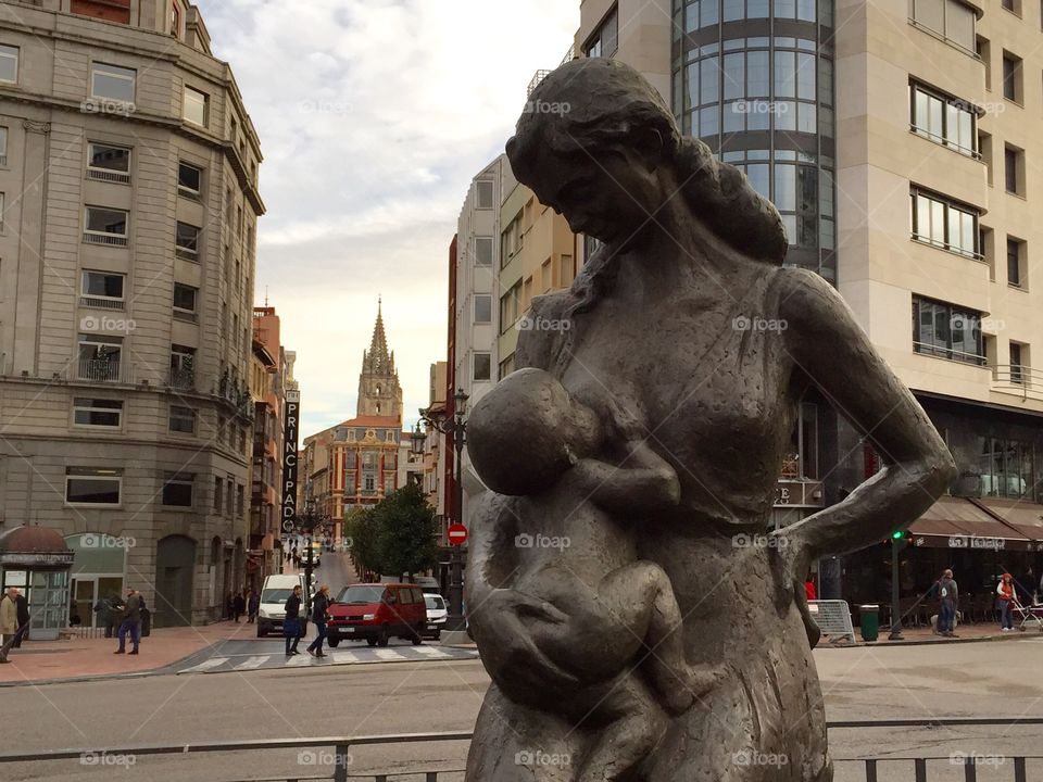 Statue of mother and baby
