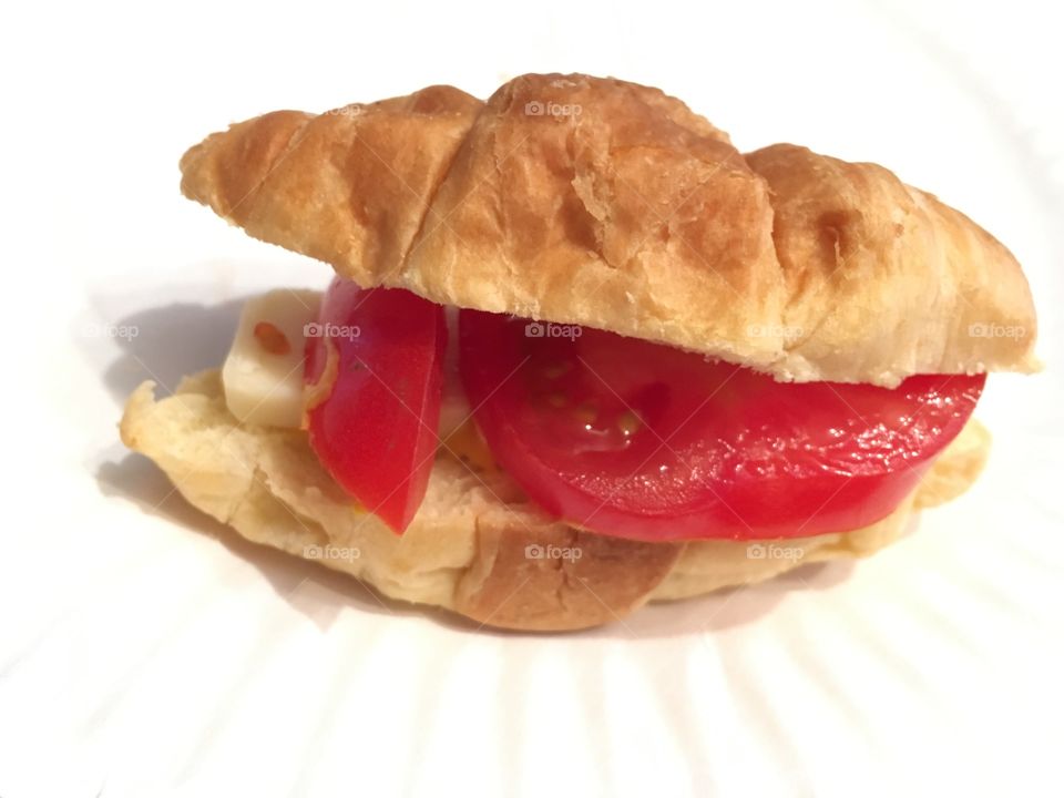 Tomato and cheese croissant 
