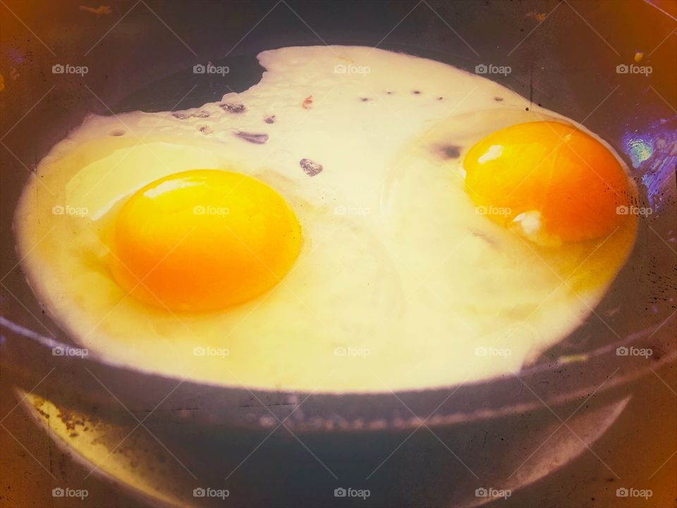 Frying eggs in a skillet