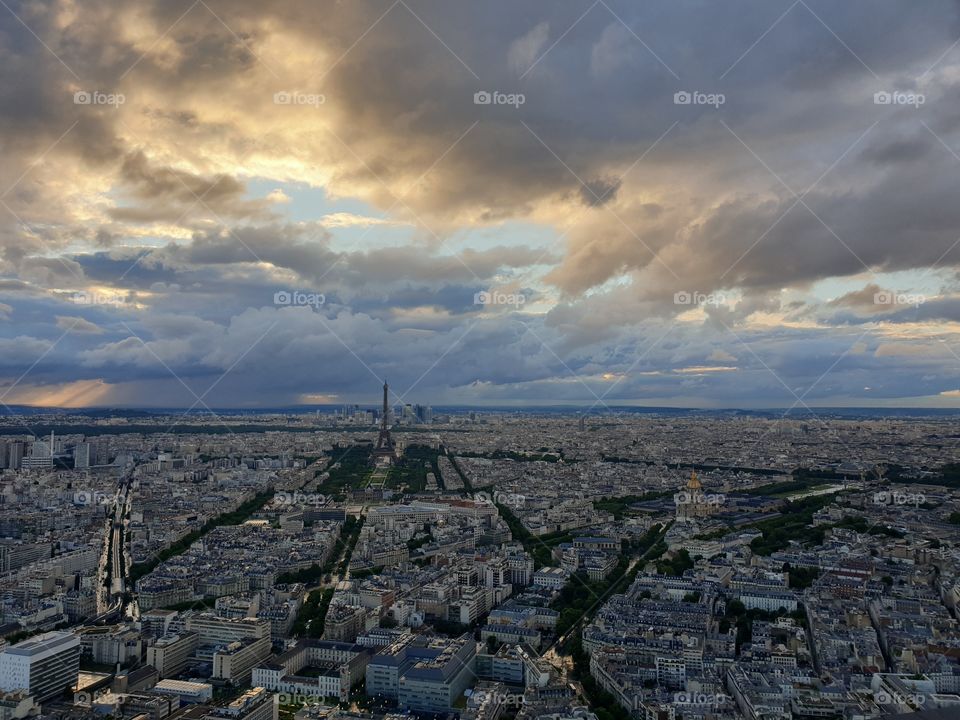 Blick über Paris mit Eiffelturm Frankreich