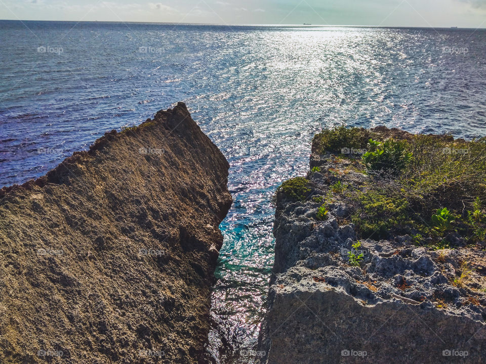 ocean view between the rocks 🌊
