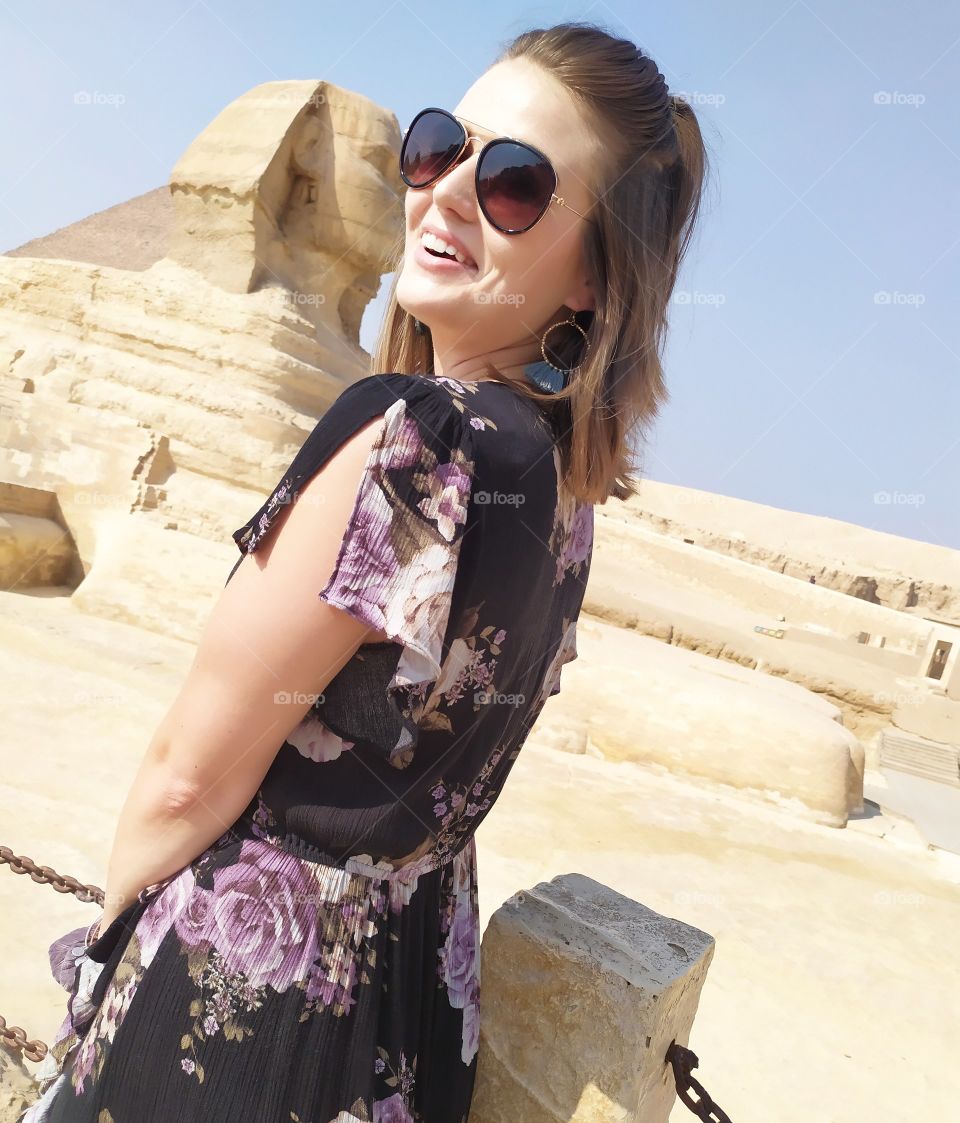 great Sphinx kiss her very beautiful photo with sunglasses it's like a great panorama