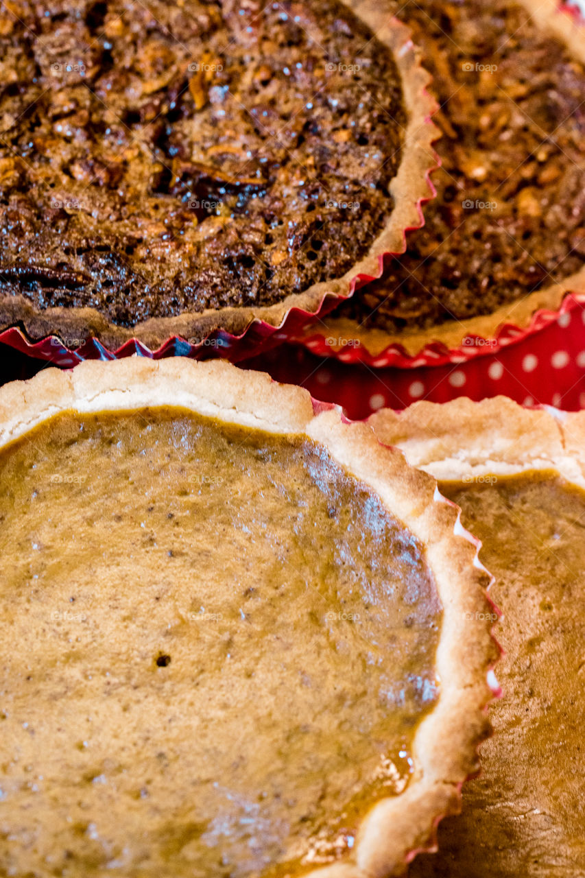 Pumpkin pie and pecan pie