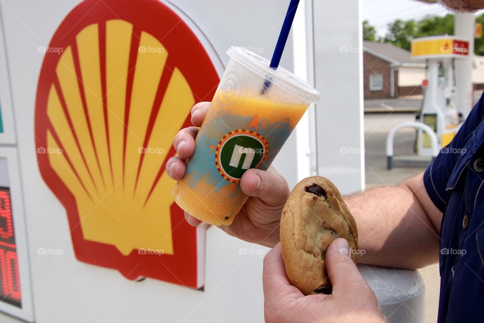 Mango smoothie and chocolate chip cookie purchased at Shell gas station address 72 N Lake St, Madison, OH 44057 USA