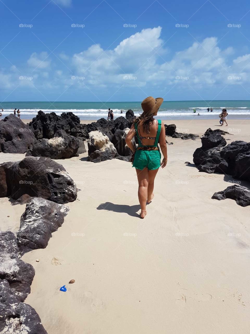 With stones, without stones; strong waves, weak waves; a large strip of sand, or a small one.. here you can choose