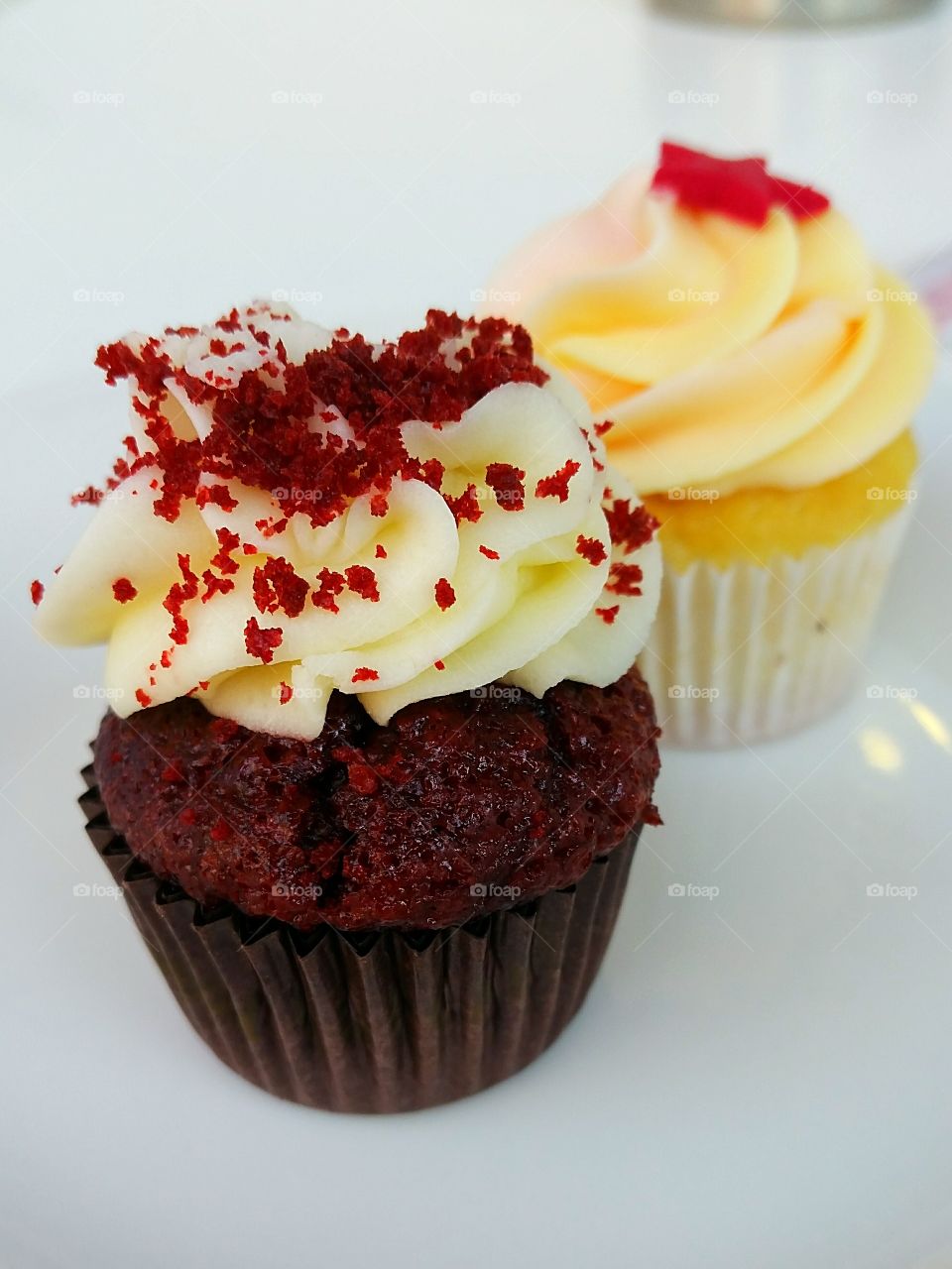 velvet and lemon cupcakes