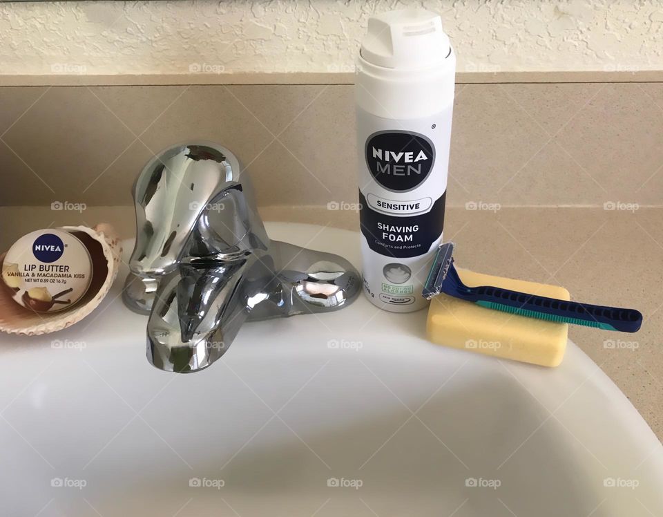 Sink and shaving products.