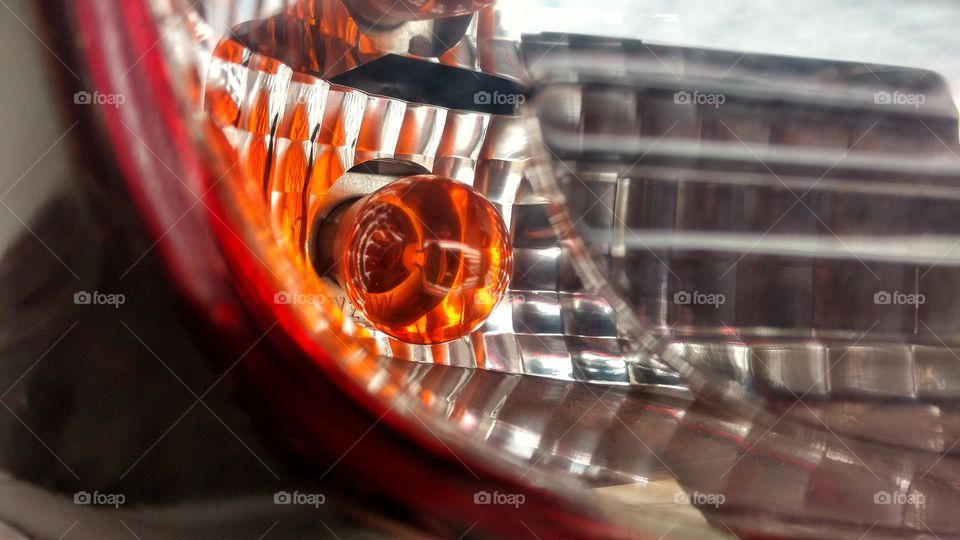 Lâmpada cor laranja, de alerta de veículo.