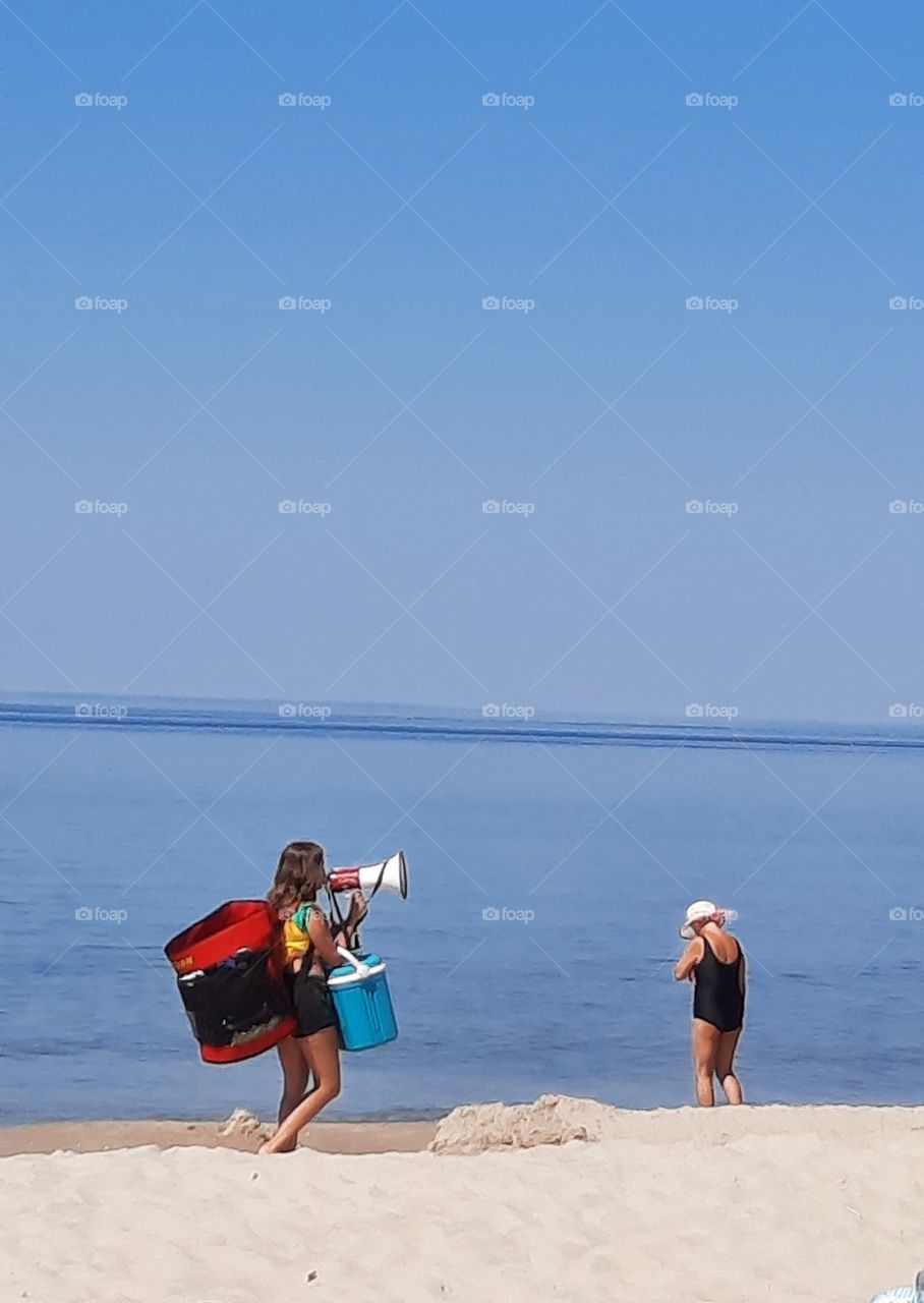 girl selling snack and ice cream at the seashore beach