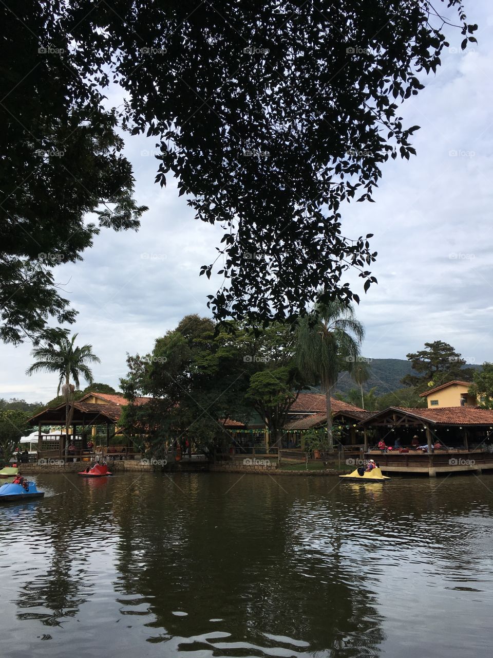 Uma tarde bem gostosa no Sítio São Francisco, curtindo a Festa Junina da Marininha. Olha aí o local. 