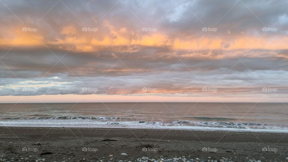 Sky that looks like a painting. The sea and a beautiful cloudy sky.