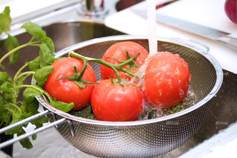 Rinsing the tomatoes 