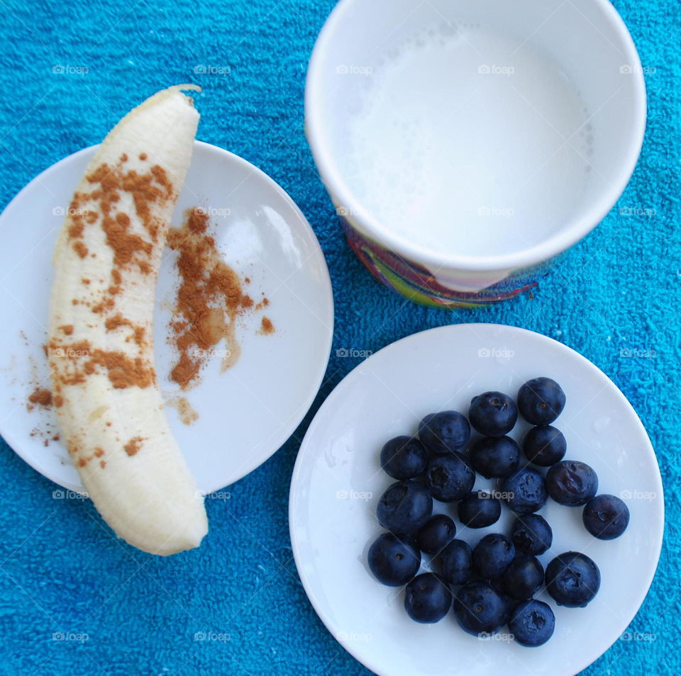 Banana, cinnamon, bluberry and coconut milk