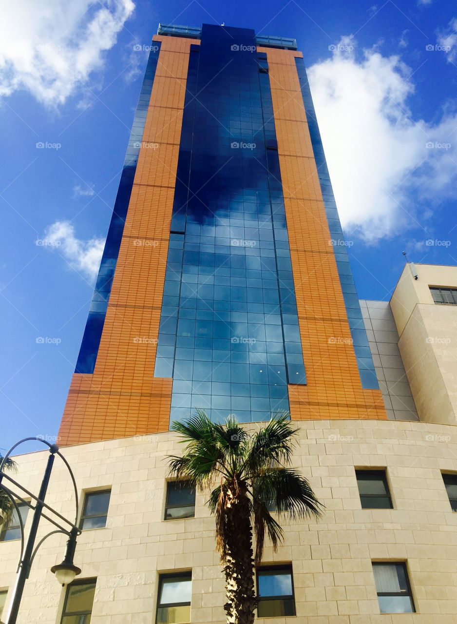 Windows around the world. The 22 Storey Business Tower at Portomaso, San Giljan, Malta.
The Blue Glass Panels Are Office The Windows.
