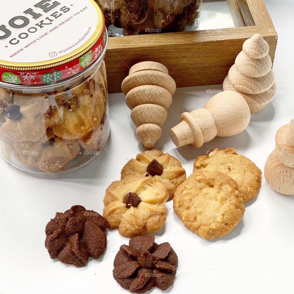 Cookies for children during Christmas times in chocolate and butter flavours 