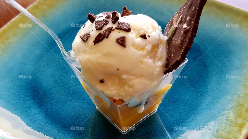 Mango ice cream and chocolate