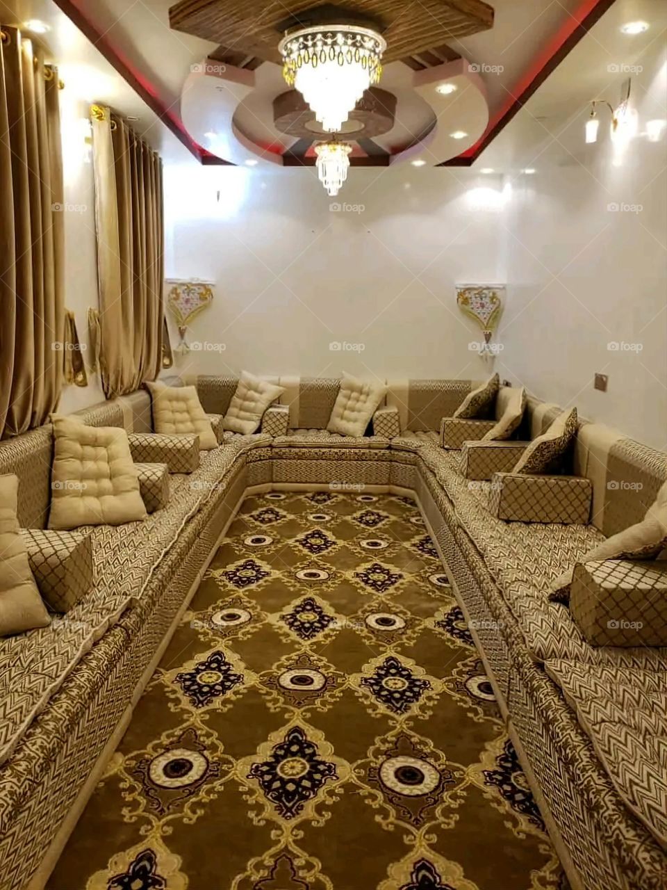 A very beautiful picture, and there is no better picture than it. There is no better picture of green herbs and colorful, red and white roses than it. Glory be to God, the natural and picturesque view, and there is no more