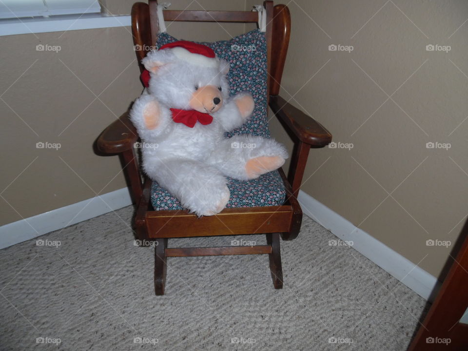 ta da!!!!!. This is a picture of a rocking chair that has been in the family for years. 👣 🚶 🏃 🔥 💨