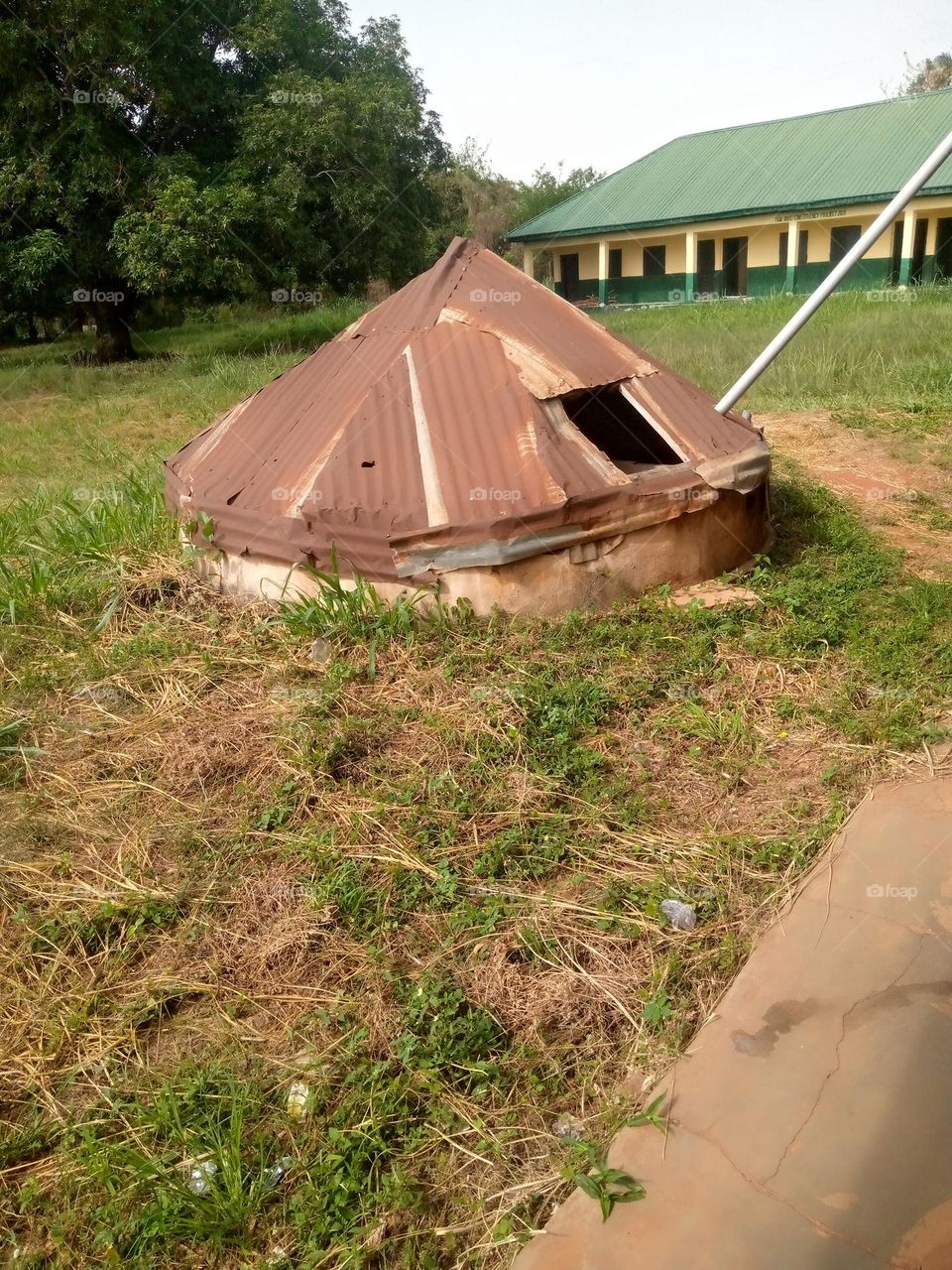 a very modern well with a wide background