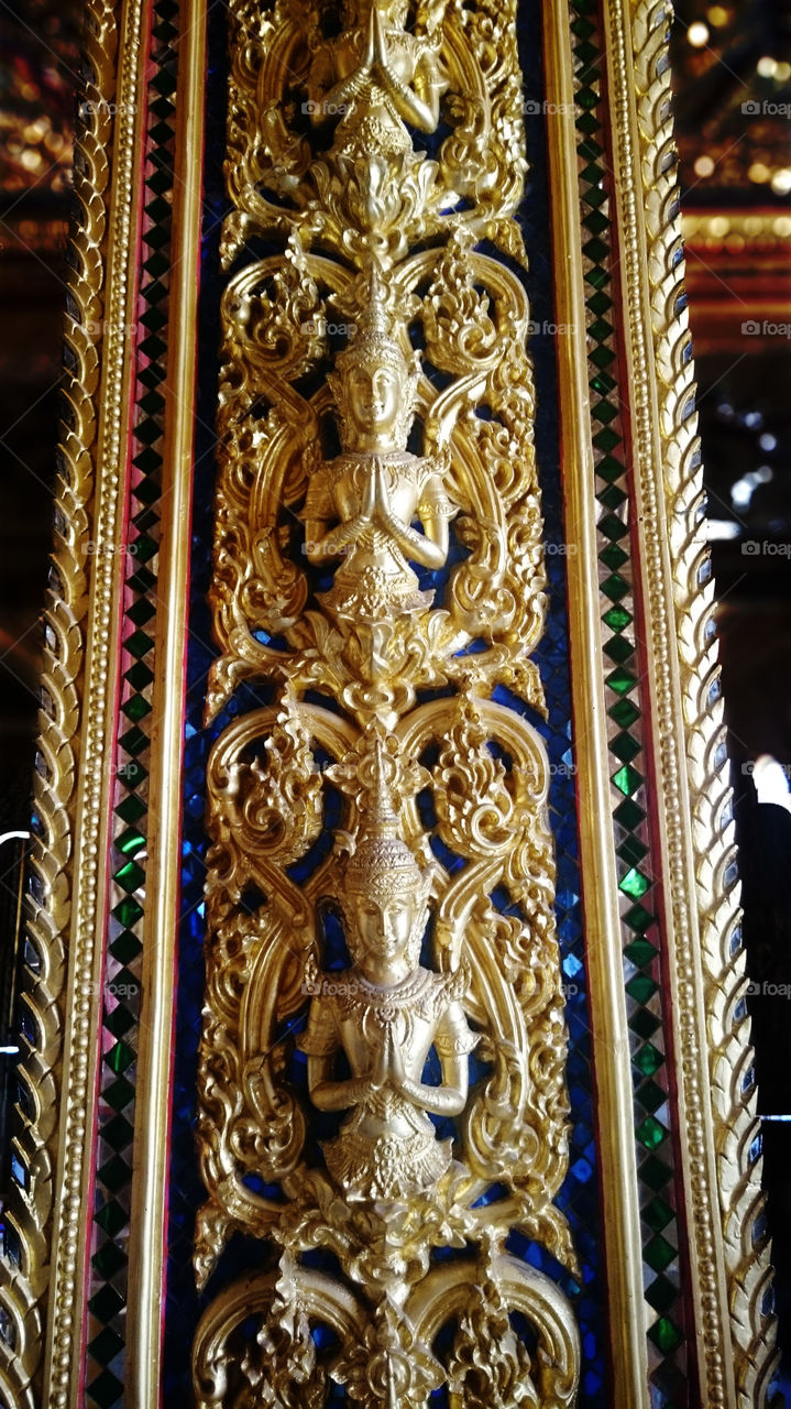The pole in the temple