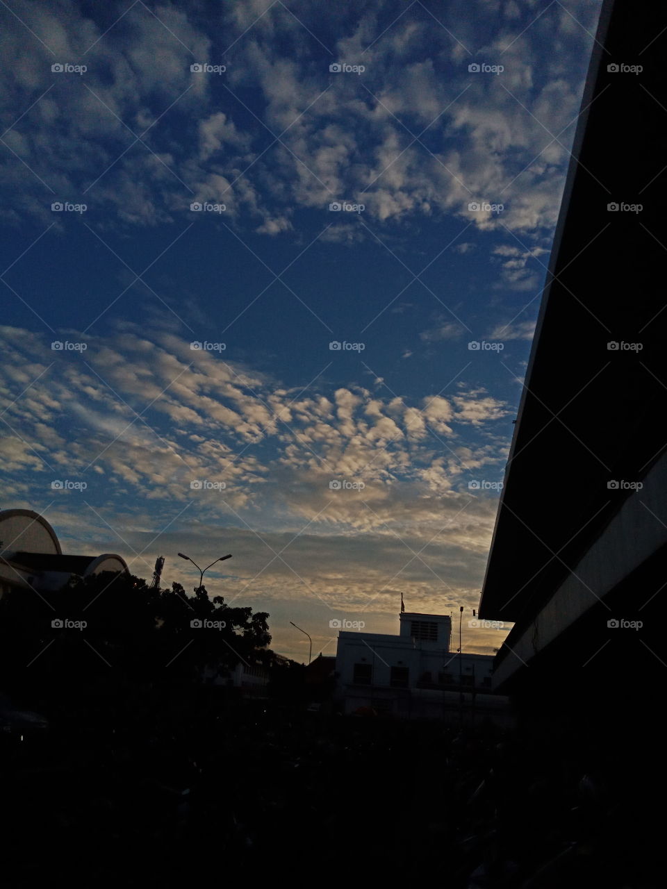 sore hari menjelang malam