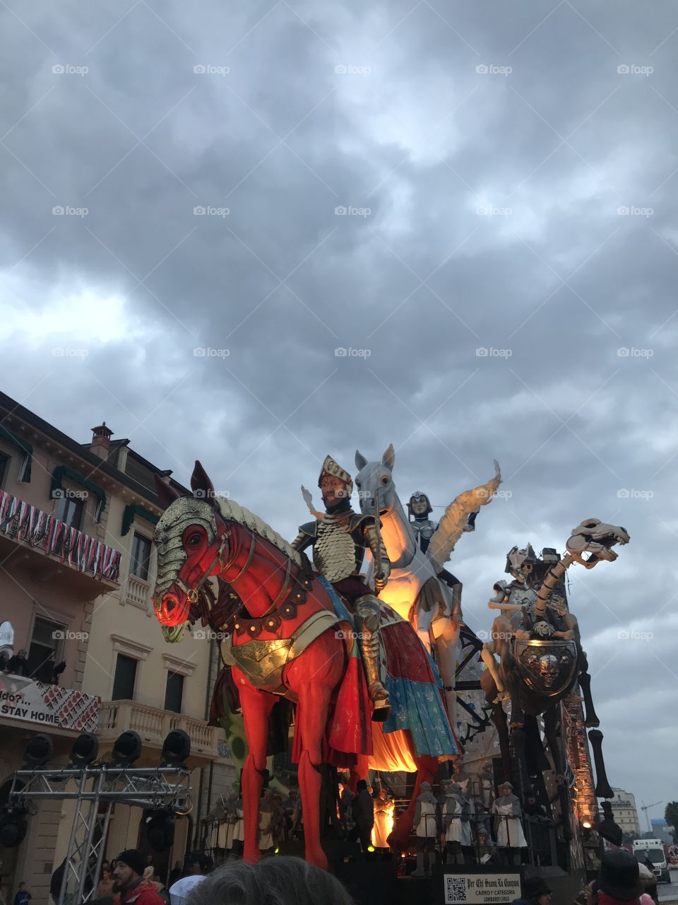 Life and death depicted by horses on a float at the Carnival in Viareggio, Italy.🐎