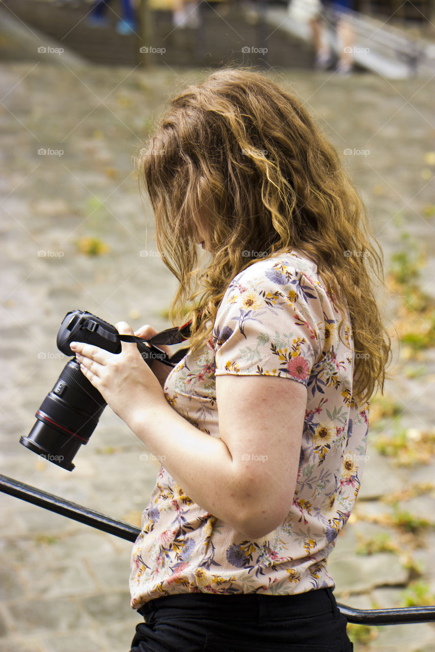 Lady photographer with  dslr, professional female photographer