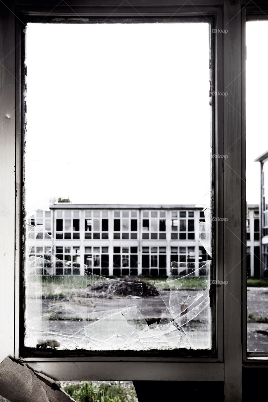 glass urban building broken by ilsem16