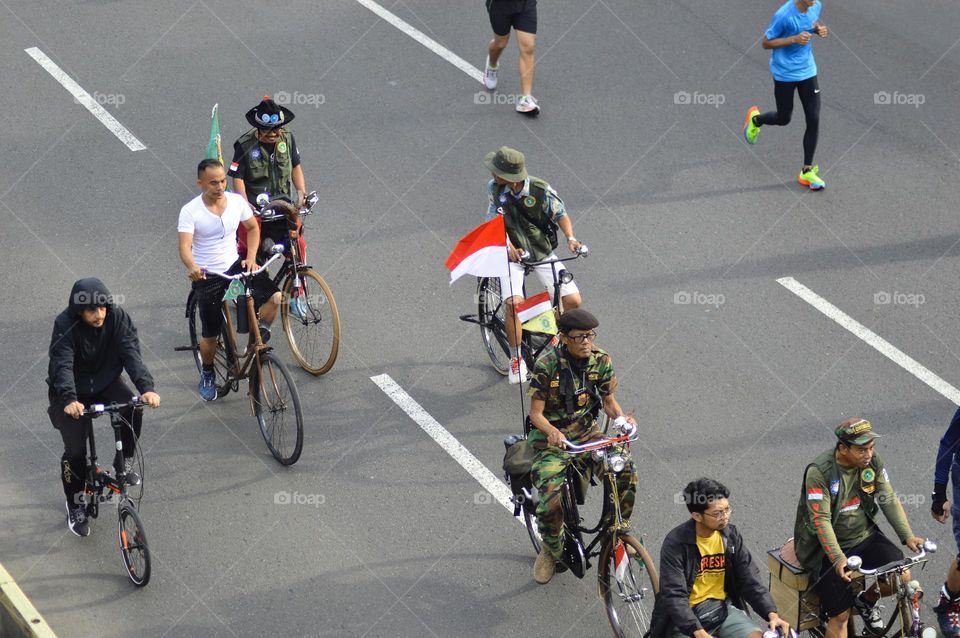 Residents of Jakarta City are exercising leisurely walking, running and cycling on street Sudirman Jakarta on car-free days.  Sunday January 15, 2023