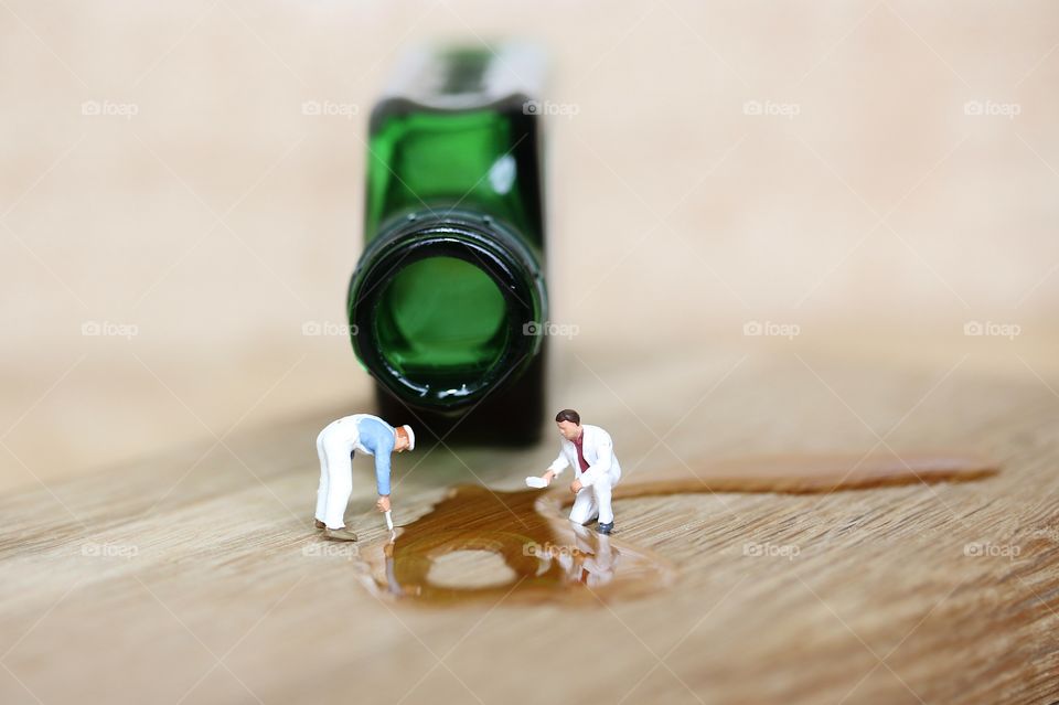 close-up with the hobby miniatures and green bottle